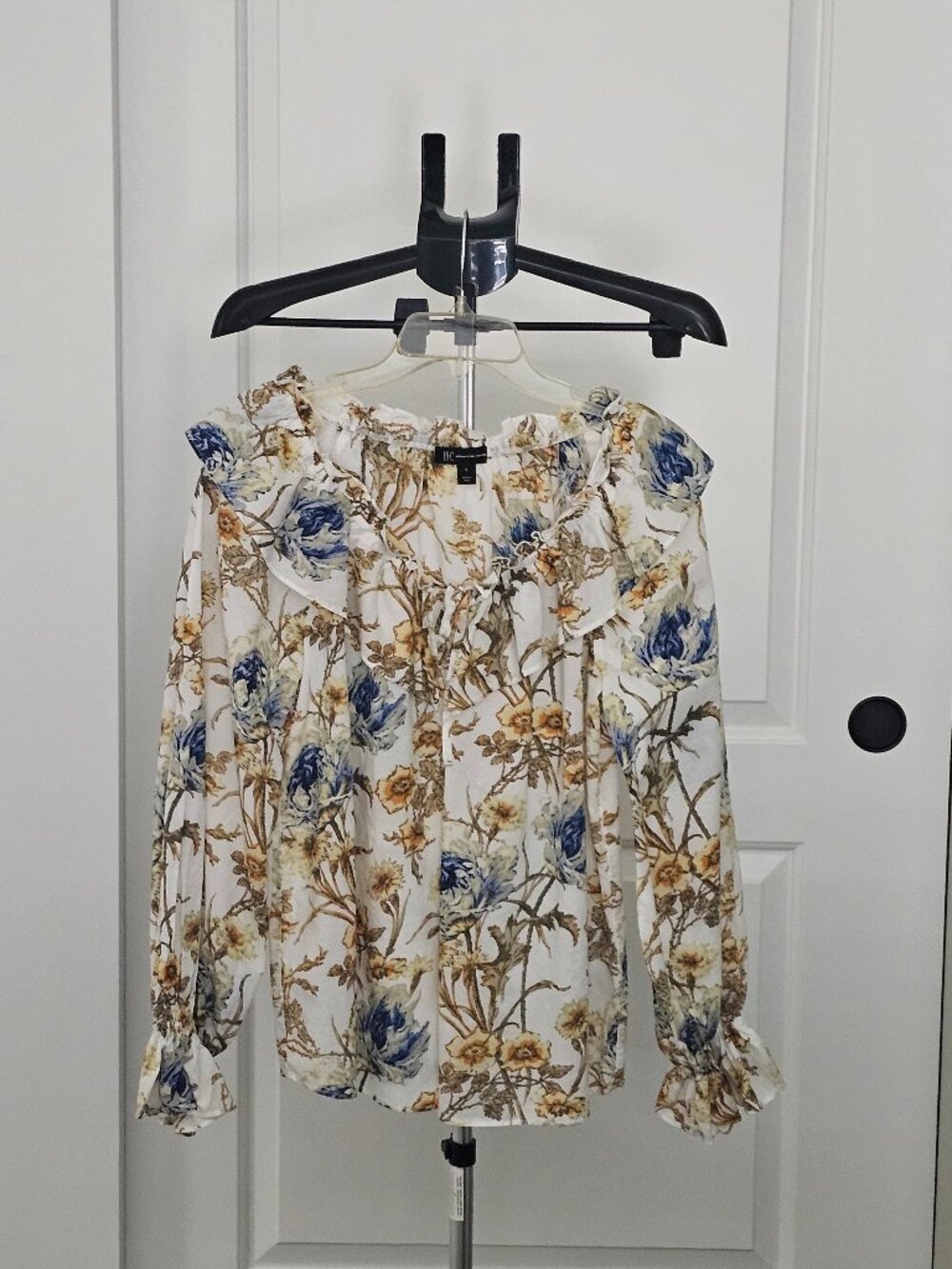 Beautiful Spring Blouse - Picture 1 of 6